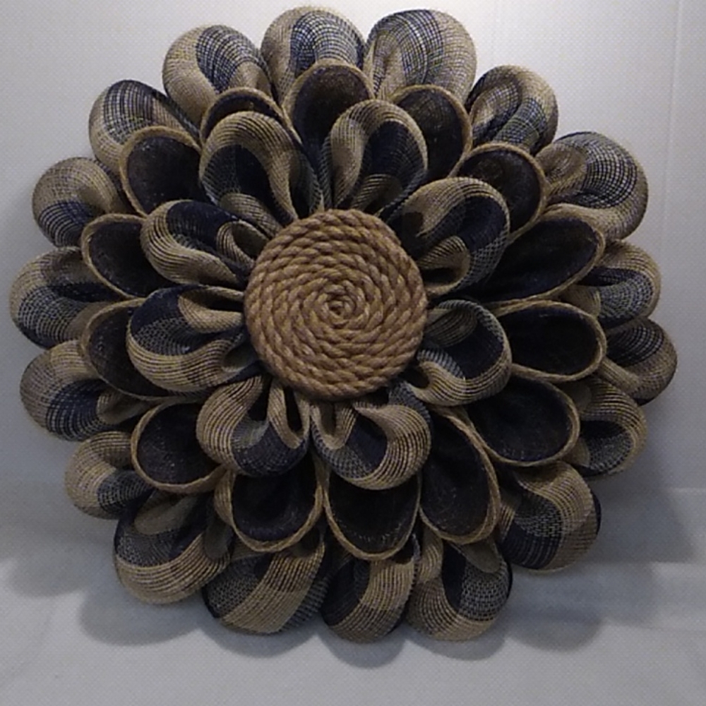 Natural burlap flower wrealth.